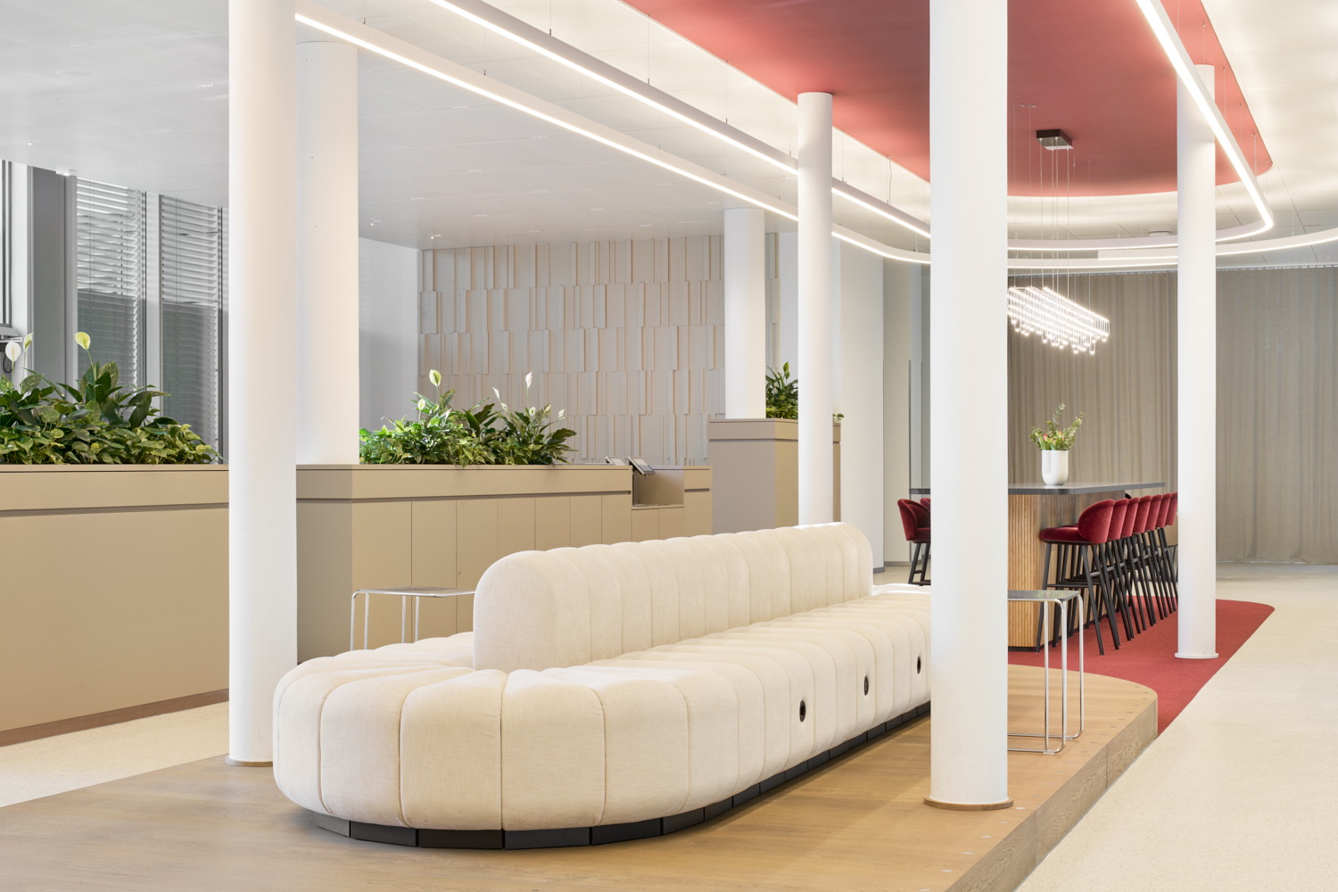 Work Caf&eacute; mit Bankettbereich